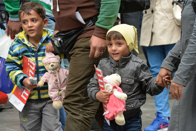 Uchodźcy z Syrii i inych krajów Bliskiego Wschodu napływają do Europy każdego dnia. Część z nich trafia do Polski. Komisja Europejska wyznaczyła Polsce limit ponad 12 tys. uchodźców do przyjęcia. Na razie jest ich kilkuset. Są także w woj. śląskim