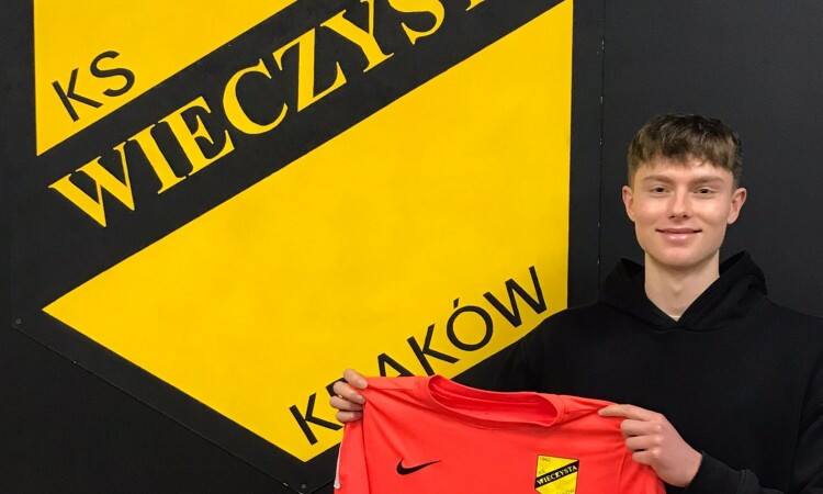 BRAMKARZ: ANTONI MIKUŁKONajmłodszy w drużynie, 26 czerwca skończy 18 lat. Do Wieczystej wypożyczony z Lechii Gdańsk. Reprezentant Polski U-18.