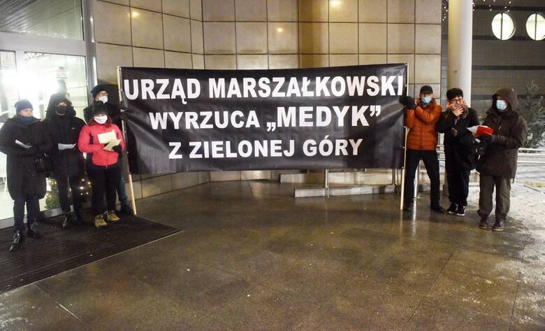 Protest przeciwko przeniesieniu CKZiU "Medyk" z Zielonej Góry do Sulechowa