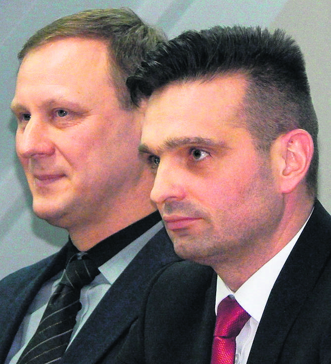 Tomasz Kaczmarek (na pierwszym planie) został wybrany na zastępcę starosty Mirosława Glaza. Zastąpił Grzegorza Świtalskiego.
