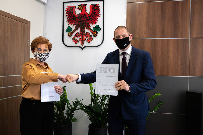 Umowę podpisali wiceprezydent Małgorzata Domagała i wicemarszałek Łukasz Porycki.