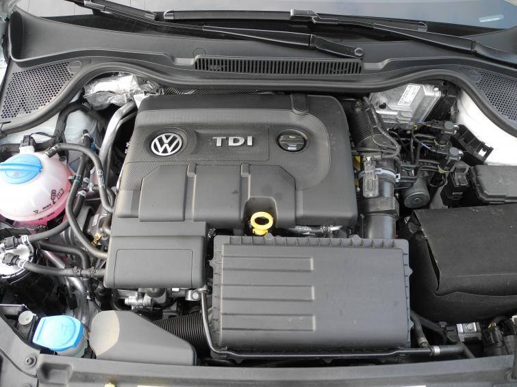Volkswagen Polo to jeden z weteranów niemieckiego koncernu. Model jest produkowany od 40 lat. W obecnej wersji auto jest na rynku od 2009 roku, a przed