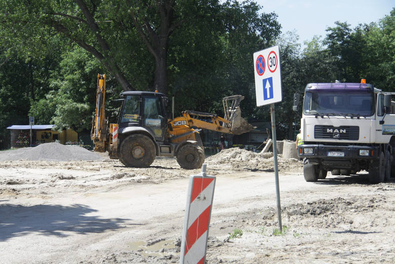 Prace przy przebudowie terenu przy cmentarzu na Majdanku potrwają do połowy października Fot: Małgorzata Genca