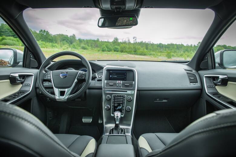 Volvo XC60Volvo XC60 to solidne i trwałe auto stanowiące godną polecenia propozycję z rynku wtórnego. Zadowoli tych, którzy cenią szwedzki design i którzy