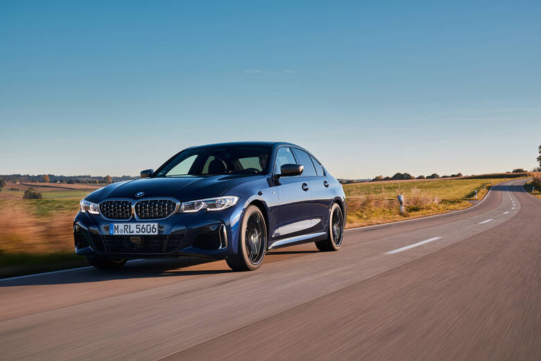 W wyposażeniu standardowym nowych modeli BMW M340d xDrive jst m.in. sportowy układ jezdny M i adaptacyjny sportowy układ kierowniczy. Fot. BMW