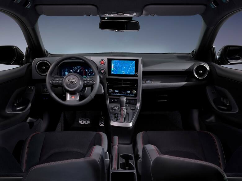 Nowa Toyota Yaris oferowana jest z 6-biegową skrzynią manualną lub z nową, ośmiobiegową skrzynią automatyczną GAZOO Racing Direct