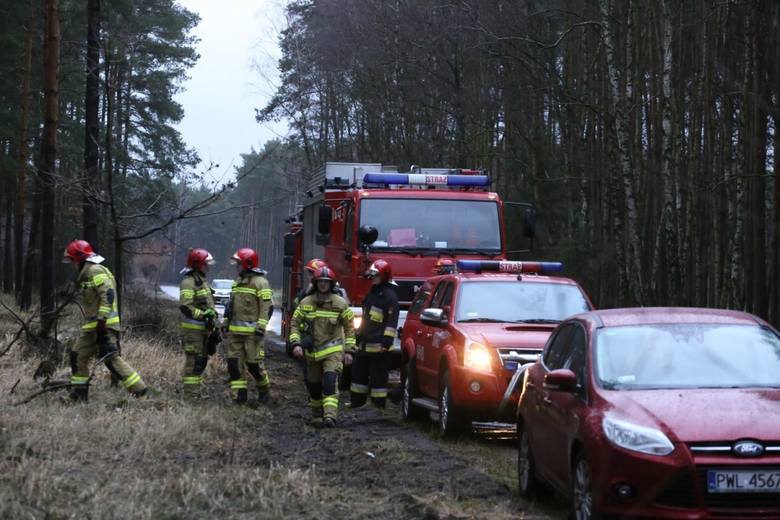 W niedzielę po godzinie 14 strażacy z Nowego Tomyśla i niemal jednocześnie z Wolsztyna dostali informacje o nielegalnych składowiskach odpadów z chemiczną
