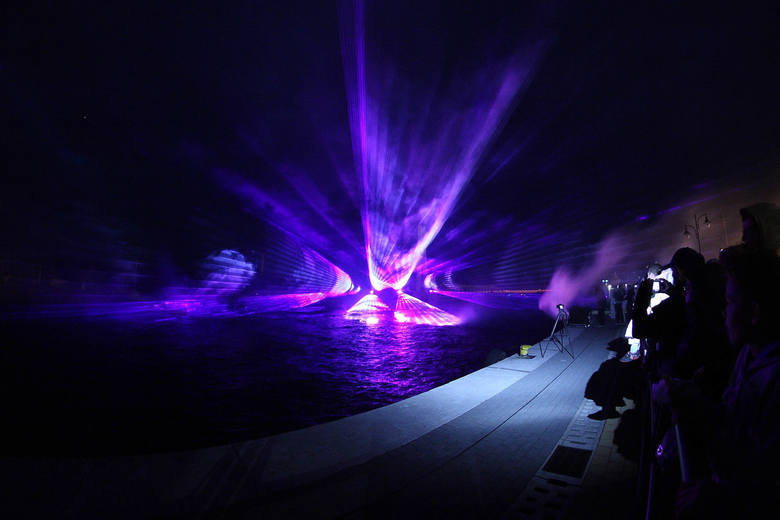 Pokaz laserowy przyciągał wzrok podczas Fire Festiwal 2015.