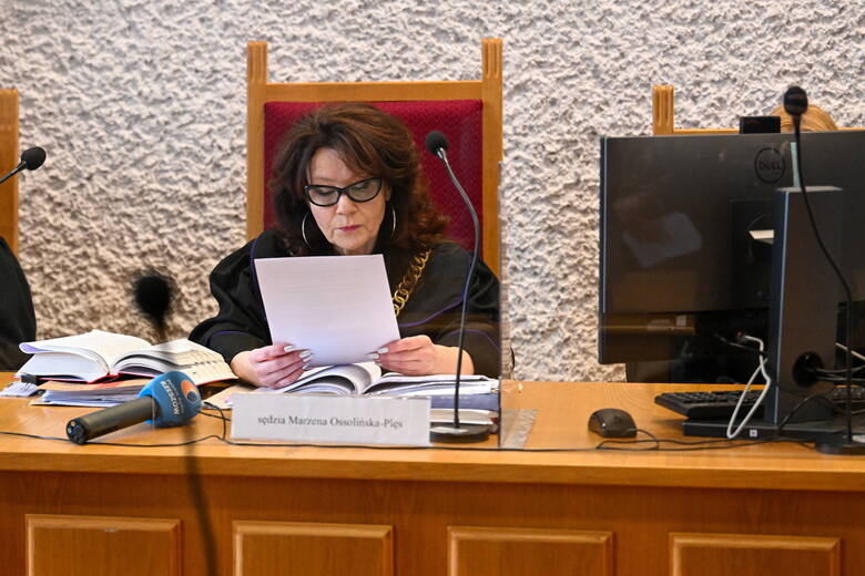 Sędzia Marzena Ossolińska-Plęs na sali rozpraw Sądu Okręgowego w Rzeszowie, 5 bm. Sąd wydał wyrok ws. 45-letniego mężczyzny, który tasakiem odciął w
