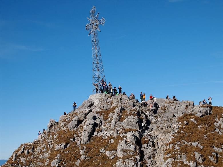 Wspinaczka, tak w górach jak na skałkach, to jedna z ulubionych aktywności Polaków, ale bywa bardzo niebezpieczna