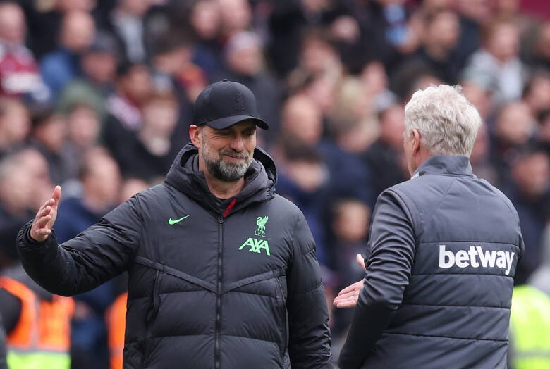 Trener Liverpoolu Jürgen Klopp i coach West Hamu United David Moyes dziękują sobie za remisowy mecz