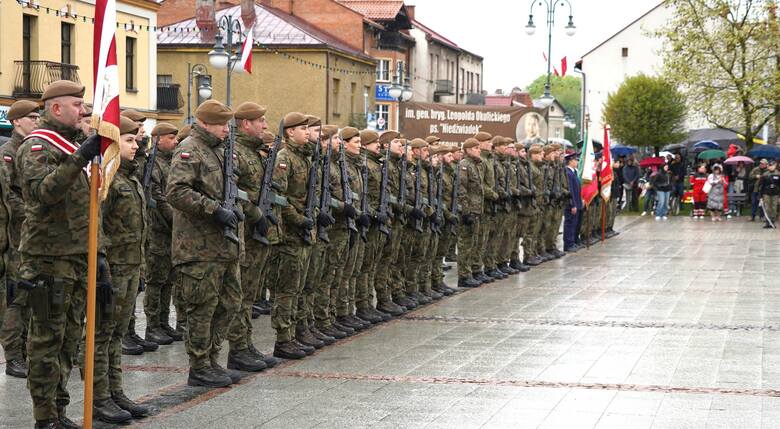 Na Rynku w Trzebini odbyła się uroczysta przysięga żołnierzy 11 Małopolskiej Brygady Obrony Terytorialnej