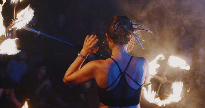 Tribalanga to festiwal odbywający się w Goniądzu w pierwszy weekend sierpnia. To – oprócz różnych stylów muzyki – mnóstwo różnorodnych atrakcji. Od jam sassion, spektakli, pokazów ognia, aż po otwarte galerie sztuki, strefy masażu, ogniska i warsztaty. Uczestnicy festiwalu przekonują, że to...