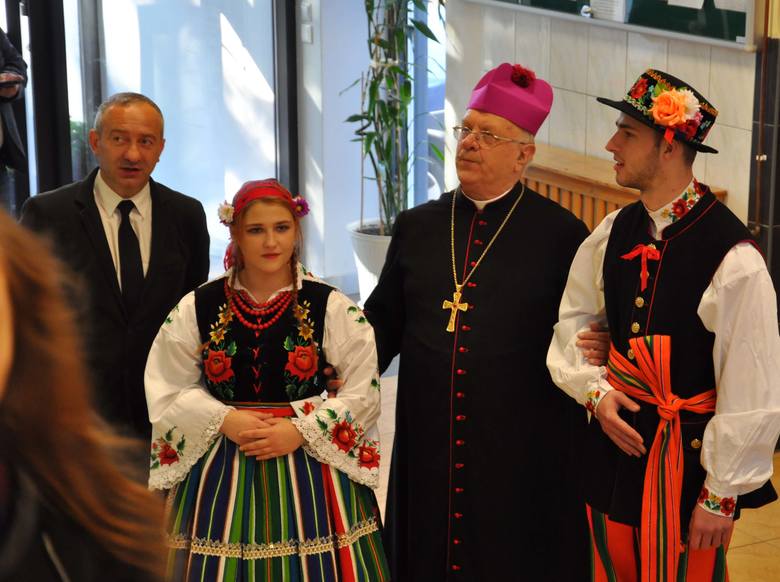 Obchody Dnia Papieskiego w Zduńskiej Dąbrowie i Łowiczu [Zdjęcia]