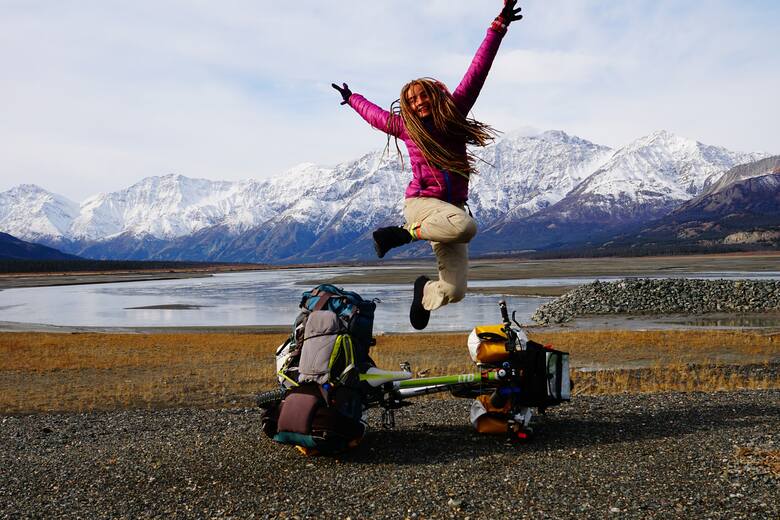 Przejechała na rowerze 2 tys. kilometrów wśród gór, lodowców i lasów. Kamila Kielar o podboju Alaski i innych zakątków północy