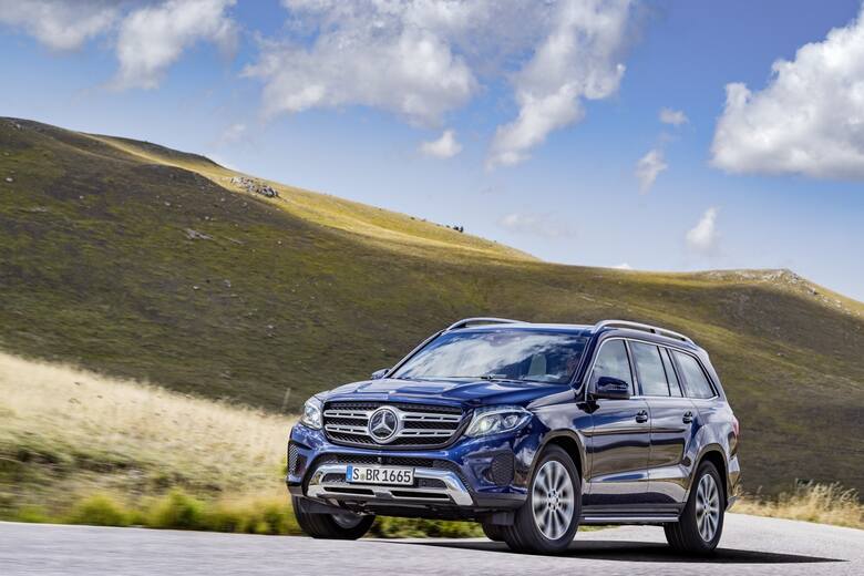 Mercedes odświeża swoją gamę modelową. Mercedes-Benz GL przeszedł zmiany, a wraz z nimi zmieniła się nazwa SUV-a. Od teraz Mercedes-Benz GL funkcjonuje