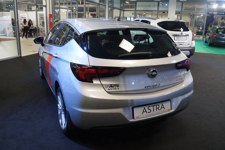 Podczas targów Warsaw Moto Show, Opel pokazuje nową Astrę. Astra nowej generacji jest pierwszym modelem Opla oferowanym z osobistym opiekunem kierowcy
