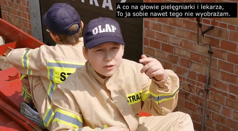 Mali Strażacy ze Stąporkowa w #hot16challenge2 rapowali dla medyków. 