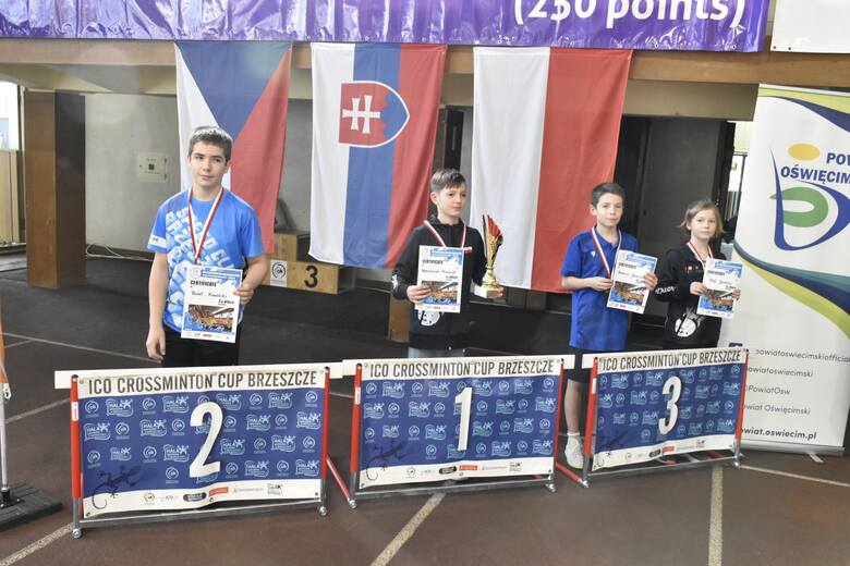 W hali sportowej w Brzeszczach odbyły się dwa międzynarodowe turnieje crossmintona z udziałem zawodników z pięciu krajów