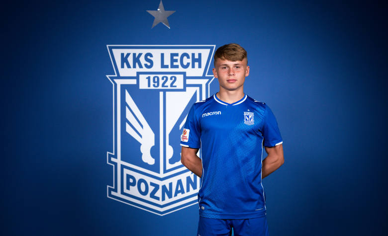 To obecnie jeden z najzdolniejszych zawodników Akademii Lecha Poznań. Skrzydłowy Kolejorza ma za sobą udane pół roku, okraszone 9 bramkami w CLJ U-17 i debiutem w drużynie juniora starszego. A to zawodnik, który urodził się w 2005 roku i jest jednym z młodszych piłkarzy w talii sztabu...