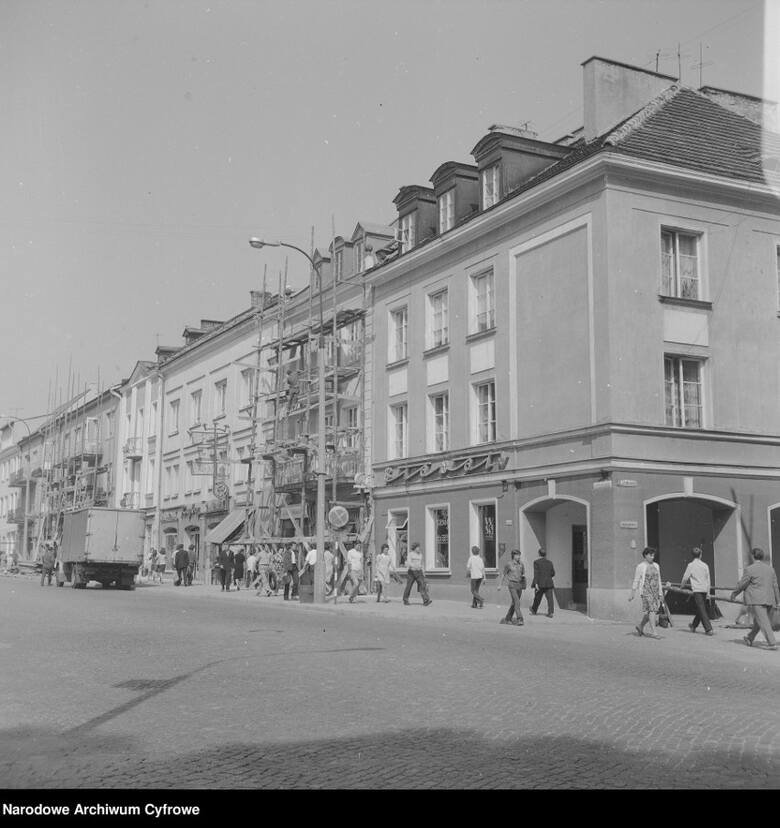 Wykonywanie nowych elewacji budynków przy ul. Lipowej (1973/08)<br /> 