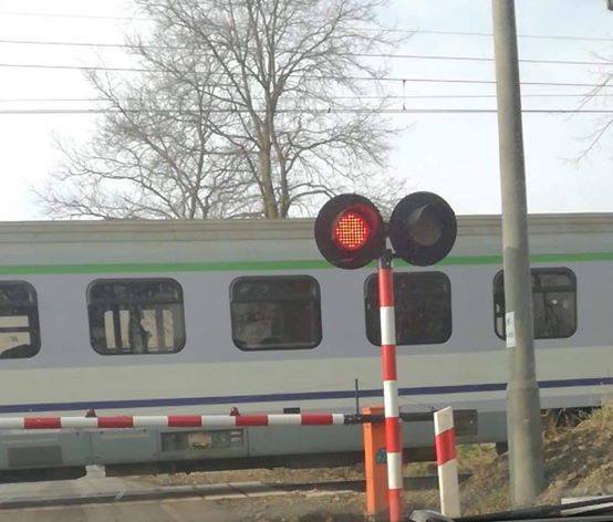 Pociąg zablokował przejazd