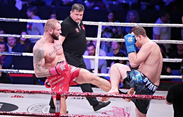 Krolowie Ringu W Krakowie Wislak Tomasz Sarara Obronil Tytul Mistrzowie Kickboxingu I Piekne Dziewczyny Na Ringu Zdjecia Dziennikpolski24 Pl