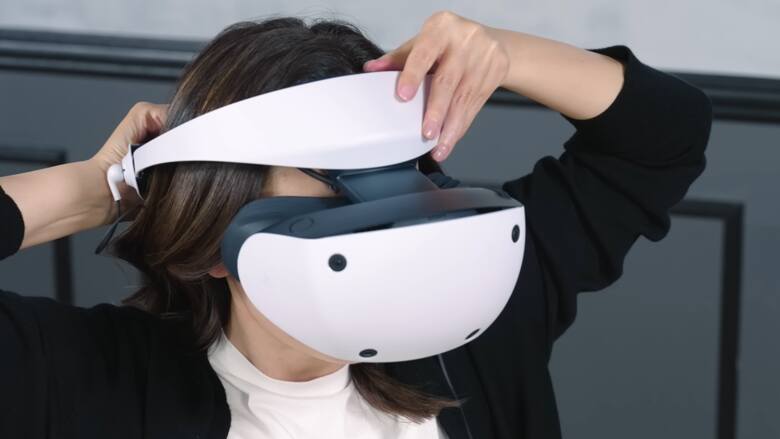 Niezwykle ważne jest prawidłowe umiejscowienie gogli PS VR2 na głowie.
