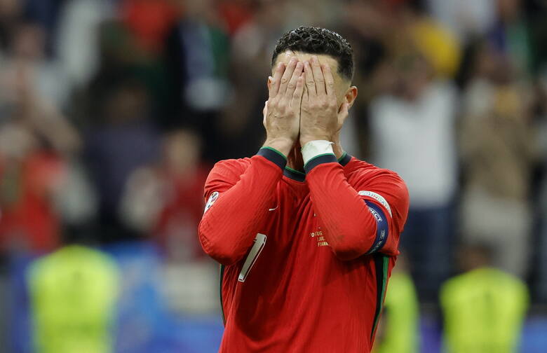 Cristiano Ronaldo rozpłakał się podczas dogrywki meczu ze Słowenią w 1/8 finału. Portugalczyk nie trafił rzutu karnego