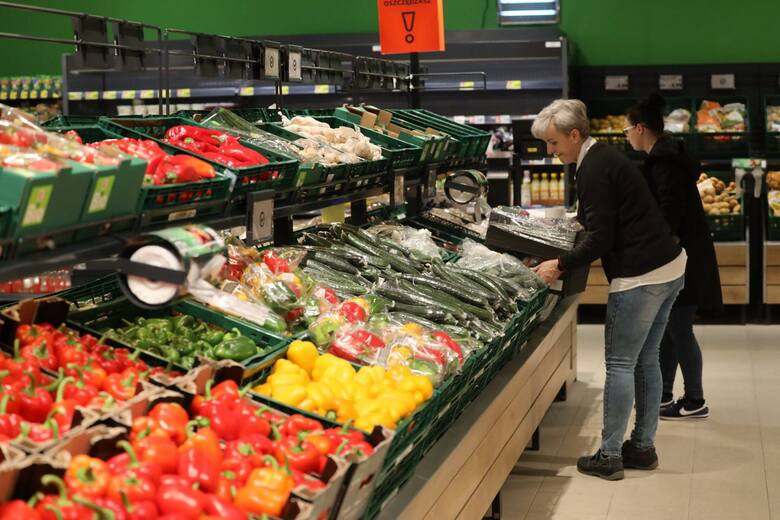Zdaniem ekonomisty rywalizacja między sieciami handlowymi nie przekłada się na dane dot. cen żywności.