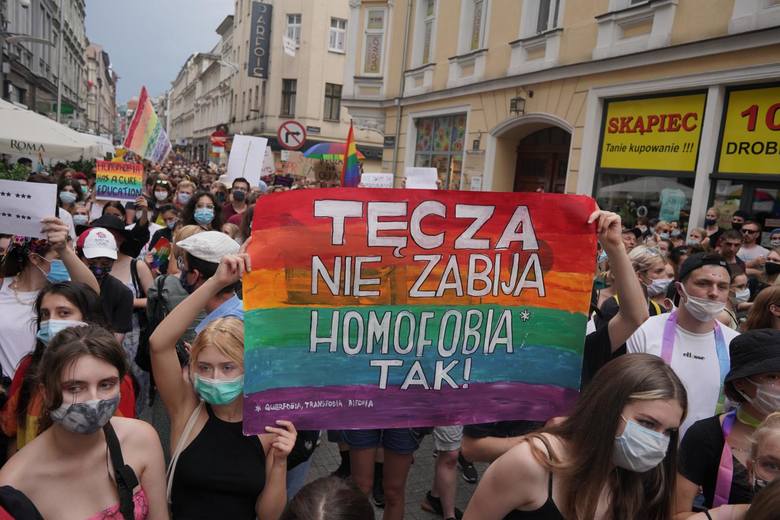 Stanowisko biura ZMP w sprawie "stref wolnych od LGBT" spotkało się z krytyką prezydenta Jacka Jaśkowiaka oraz poznańskiej radnej Doroty Bonk-Hammermeister.