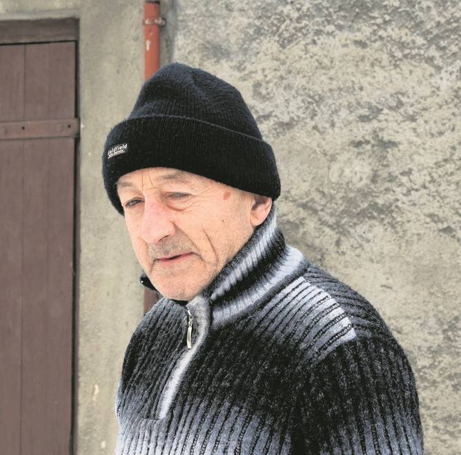 Marian Wiącek mieszka przy ulicy Żagańskiej w Żarach, gdzie w prawie każdej kamienicy mieszkańcy palą w tradycyjnych piecach