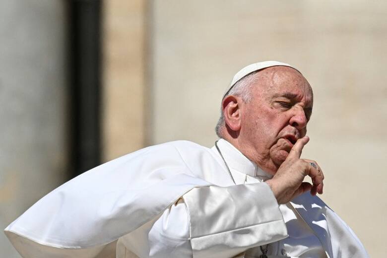 Papież przyznał, że choruje na ostre i zakaźne zapalenie oskrzeli