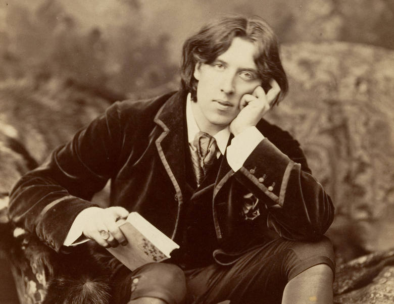 Oscar Wilde Oscar Wilde był autorem błyskotliwych sztuk teatralnych i uznanym prozaikiem. W 1895 roku, u szczytu swojej sławy, został publicznie oskarżony