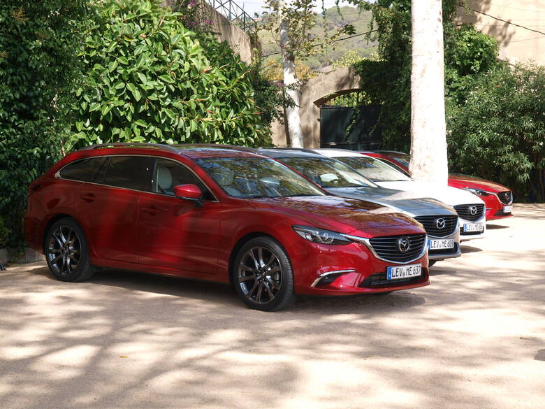 Mazda 6 W gamie silników są trzy benzynowe: 2-litrowy o mocy 145 i 165 KM oraz 2,5-litrowy, 192-konny, a także dwa diesle 2,2 l o mocy 150 lub 170 KM.