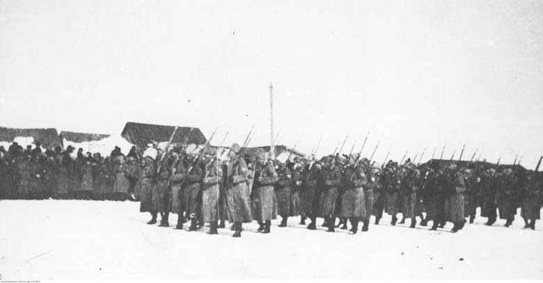 Żołnierze V Dywizji Syberyjskiej na patrolu