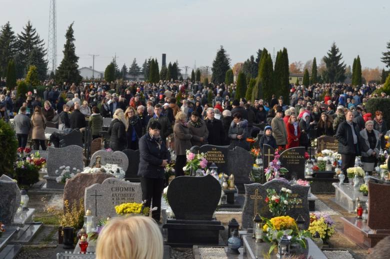 Człuchów. Dzień Wszystkich Świętych na cmentarzu komunalnym w Człuchowie