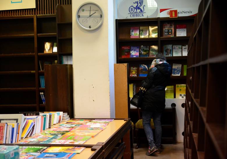 - Od października nie sprowadzamy nowych książek - mówi Piotr Rodak, kierownik likwidowanej Księgarni Uniwersyteckiej. 