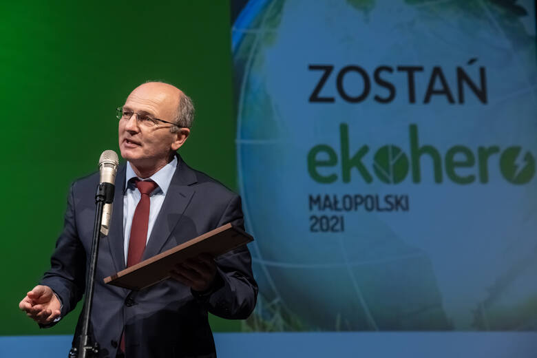 Sekretarz gminy Lubień Krzysztof Łabuz na uroczystej gali plebiscytu EkoHERO 2021