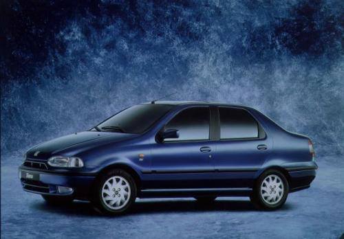 Fot. Fiat: „Światowy” samochód Fiata - Siena wykorzystuje elementy Uno. Swojemu właścicielowi Siena służy wiernie, chociaż ma typowe dla tej marki u