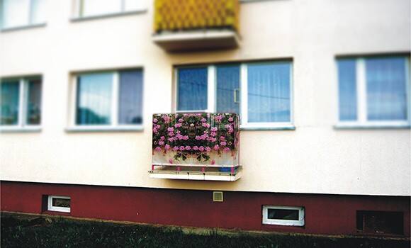 Osłony balkonowe to idealne zabezpieczenie prywatnej przestrzeni balkonowej.