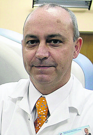 Prof. dr. hab. Witold Rzyman: Prosty test z krwi wcześnie wykryje raka płuca [ROZMOWA]