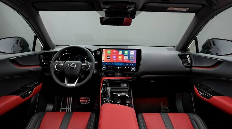 Lexus NXFilozofia, która towarzyszyła twórcom nowego NX, to „ręce na kierownicy, oczy na drodze”. Właśnie dzięki temu wszystkie przyciski, pokrętła i