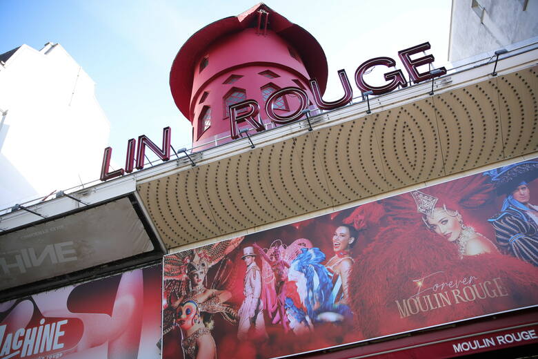 Wiatrak oderwał się z budynku Moulin Rouge. Ile potrwa naprawa?