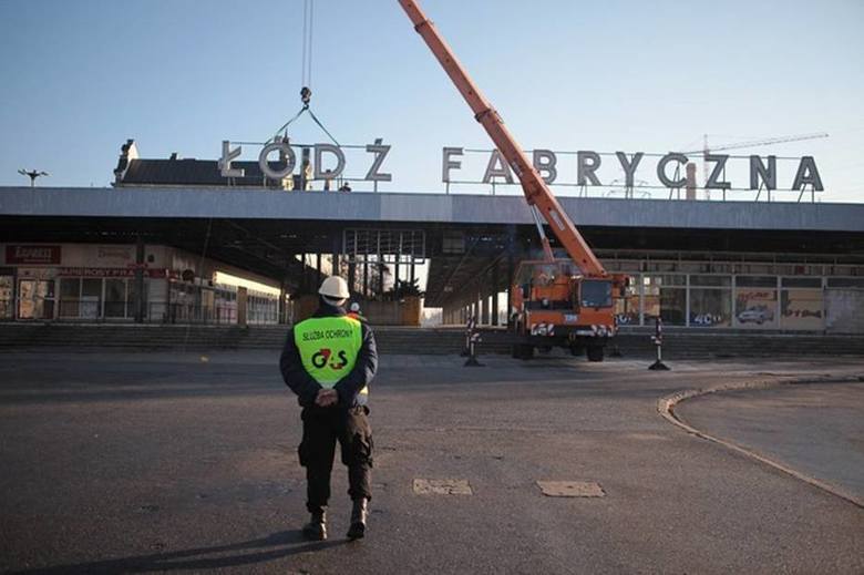 Smutna historia neonu z Dworca Łódź Fabryczna