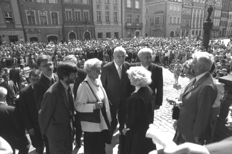 W 1990 roku wszyscy poznańscy radni byli debiutantami, z pasją i determinacją tworzyli samorząd oraz zmieniali miasto, ucząc się na własnych błędach 