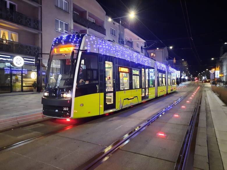 Świąteczny tramwaj już jeździ po Gorzowie. Zobacz, jak wygląda