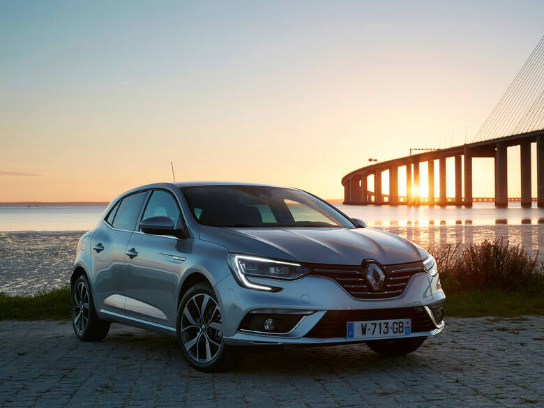 Renault Megane IV Renault przedstawia pełną ofertę cenową nowej generacji modelu Megane. W ofercie dostępne są silniki benzynowe o mocy od 100 do 205