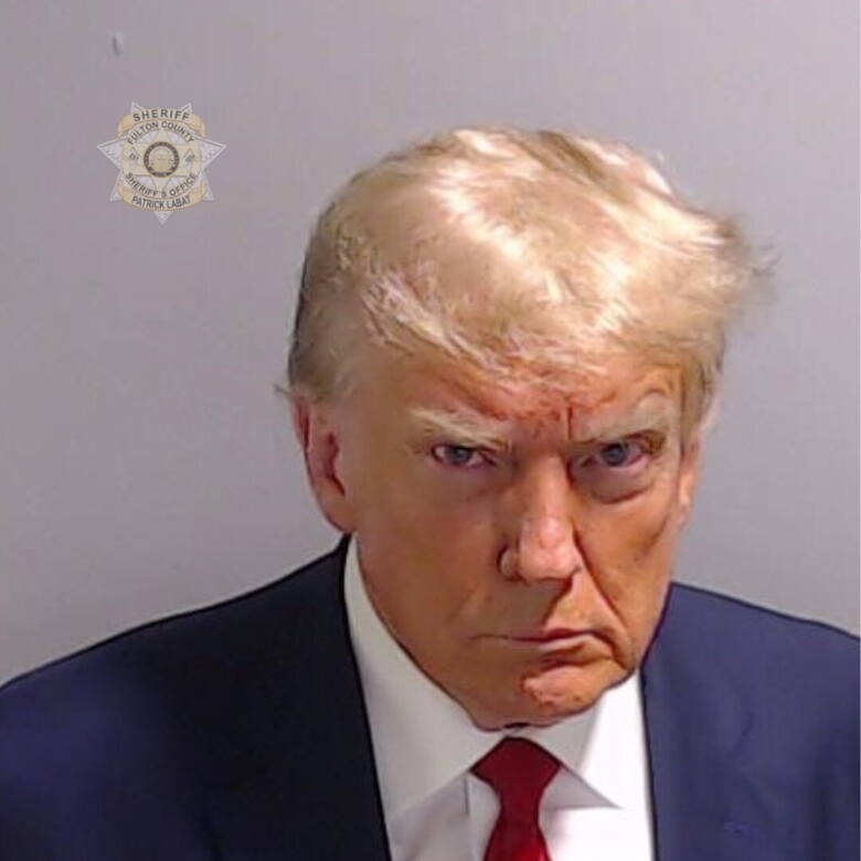 Donald Trump aresztowany. Jego zdjęcie z kartoteki podbija sieć
