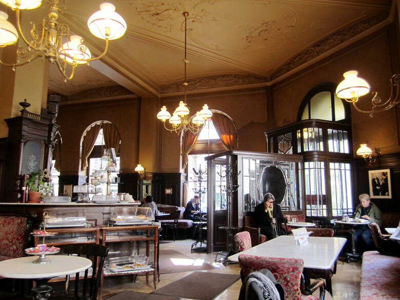 Wnętrze kawiarni Sperl w Wiedniu
